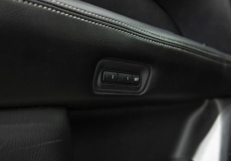 Подержанный автомобиль Nissan Pathfinder 2015 года (23 фото)