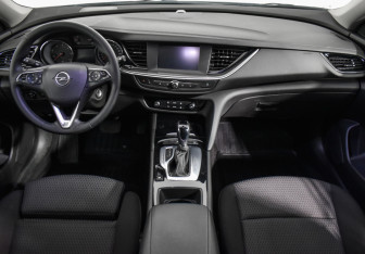 Подержанный автомобиль Opel Insignia Wagon 2020 года (14 фото)