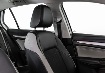 Подержанный автомобиль Volkswagen Golf Hatchback 2020 года (24 фото)