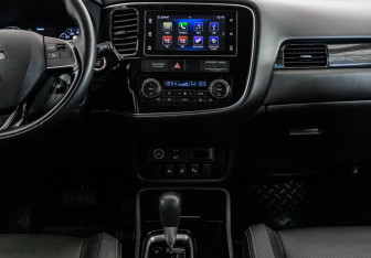 Подержанный автомобиль Mitsubishi Outlander 2018 года (14 фото)