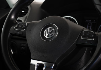Подержанный автомобиль Volkswagen Tiguan 2010 года (10 фото)