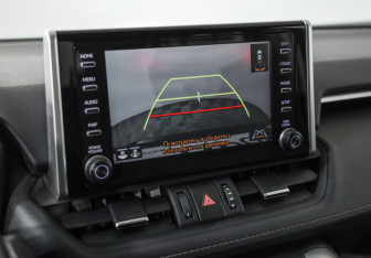 Подержанный автомобиль Toyota RAV4 2021 года (14 фото)