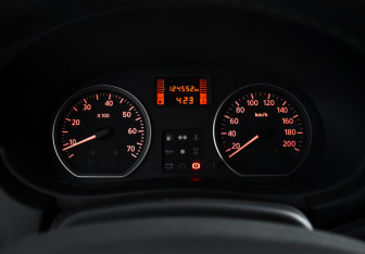 Подержанный автомобиль Renault Sandero 2012 года (15 фото)