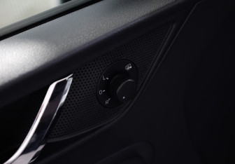 Подержанный автомобиль Skoda Rapid Liftback 2015 года (13 фото)