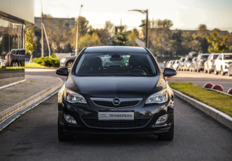 Подержанный автомобиль Opel Astra Hatchback 2011 года (4 фото)