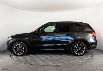 Подержанный автомобиль BMW X5 2016 года (8 фото)