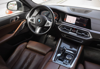 Подержанный автомобиль BMW X6 2020 года (13 фото)