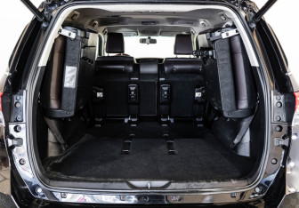 Подержанный автомобиль Toyota Fortuner 2018 года (27 фото)