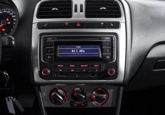 Подержанный автомобиль Volkswagen Polo Sedan 2013 года (16 фото)