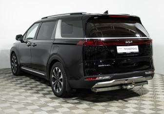 Подержанный автомобиль Kia Carnival 2022 года (7 фото)