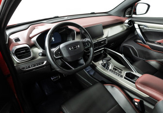 Подержанный автомобиль Geely Coolray 2023 года (11 фото)