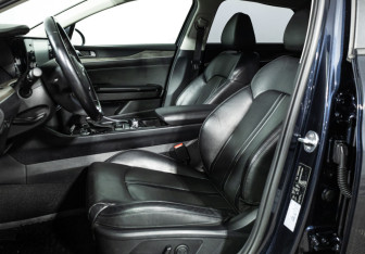 Подержанный автомобиль Kia K5 2022 года (16 фото)