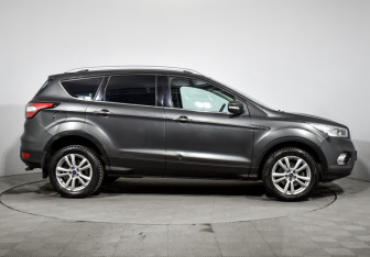Подержанный автомобиль Ford Kuga 2018 года (4 фото)