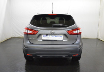 Подержанный автомобиль Nissan Qashqai 2015 года (6 фото)