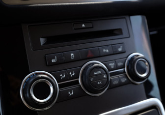 Подержанный автомобиль Land Rover Range Rover Sport 2011 года (23 фото)