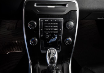 Подержанный автомобиль Volvo XC70 2012 года (17 фото)