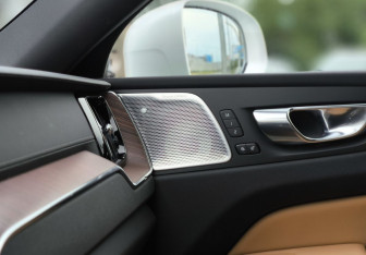 Подержанный автомобиль Volvo XC60 2024 года (25 фото)