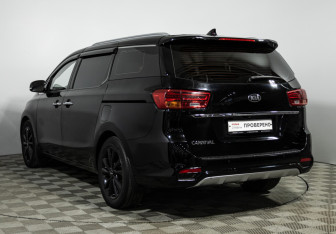 Подержанный автомобиль Kia Carnival 2019 года (7 фото)