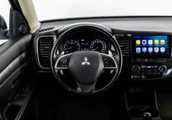 Подержанный автомобиль Mitsubishi Outlander 2013 года (11 фото)