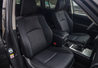 Подержанный автомобиль Toyota Land Cruiser Prado 2019 года (27 фото)