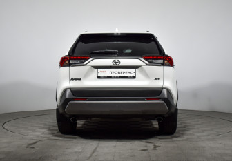 Подержанный автомобиль Toyota RAV4 2019 года (4 фото)