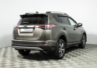 Подержанный автомобиль Toyota RAV4 2018 года (5 фото)