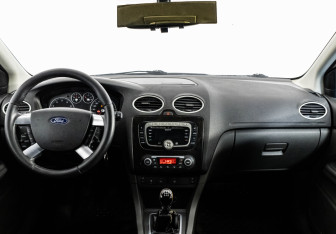 Подержанный автомобиль Ford Focus Sedan 2007 года (10 фото)