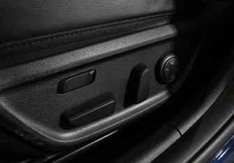 Подержанный автомобиль Genesis G70 2021 года (15 фото)