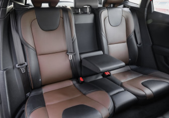 Подержанный автомобиль Volvo V40 Cross Country 2019 года (24 фото)