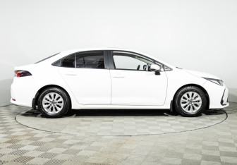 Подержанный автомобиль Toyota Corolla Sedan 2021 года (4 фото)