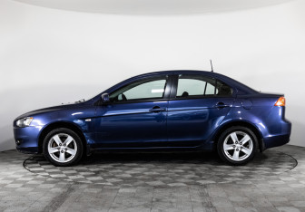 Подержанный автомобиль Mitsubishi Lancer Sedan 2008 года (8 фото)