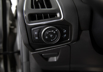 Подержанный автомобиль Ford Focus Sedan 2013 года (20 фото)