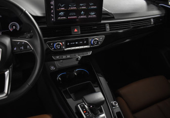 Подержанный автомобиль Audi A4 Sedan 2020 года (21 фото)