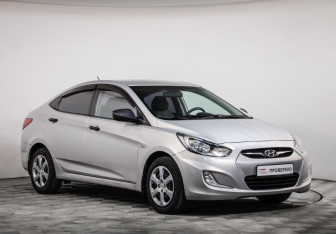 Подержанный автомобиль Hyundai Solaris Sedan 2013 года (3 фото)