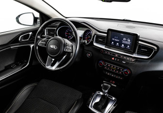 Подержанный автомобиль Kia Ceed Wagon 2019 года (14 фото)