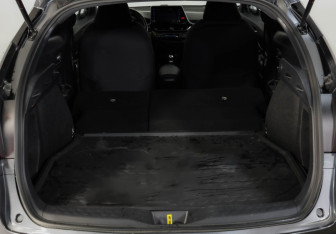 Подержанный автомобиль Toyota C-HR 2021 года (29 фото)