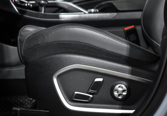 Подержанный автомобиль Geely Tugella 2023 года (11 фото)