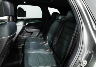 Подержанный автомобиль Volkswagen Touareg 2018 года (10 фото)