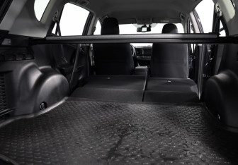 Подержанный автомобиль Toyota RAV4 2017 года (28 фото)