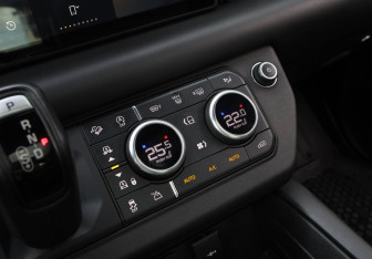 Подержанный автомобиль Land Rover Defender Suv 2020 года (13 фото)