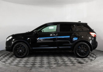 Подержанный автомобиль Nissan Qashqai 2012 года (8 фото)