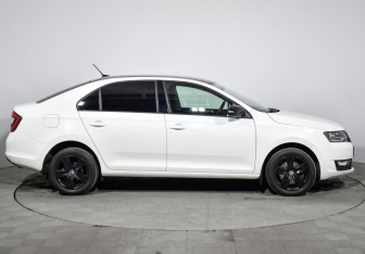 Подержанный автомобиль Skoda Rapid Liftback 2019 года (4 фото)