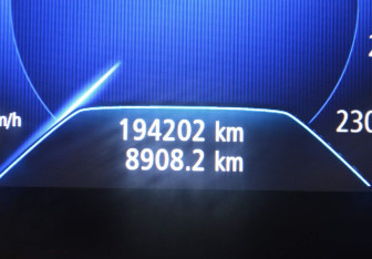 Подержанный автомобиль Renault Espace 2016 года (20 фото)