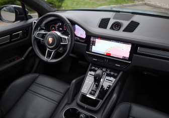 Подержанный автомобиль Porsche Cayenne 2021 года (13 фото)