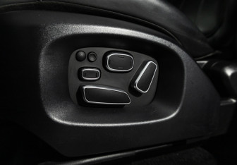 Подержанный автомобиль Land Rover Range Rover Sport 2015 года (15 фото)