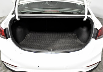 Подержанный автомобиль Hyundai Solaris Sedan 2018 года (17 фото)