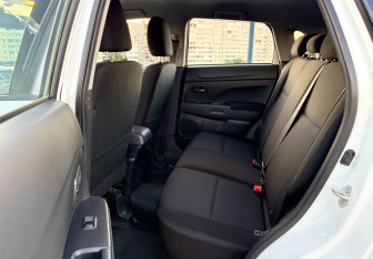 Подержанный автомобиль Citroen C4 Aircross 2012 года (10 фото)