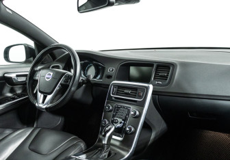 Подержанный автомобиль Volvo S60 2014 года (9 фото)