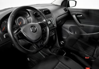 Подержанный автомобиль Volkswagen Polo Sedan 2016 года (9 фото)