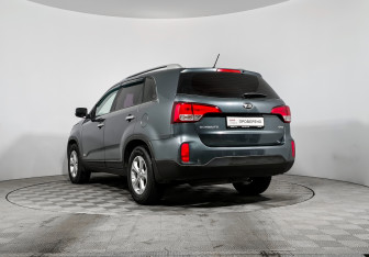 Подержанный автомобиль Kia Sorento 2013 года (7 фото)